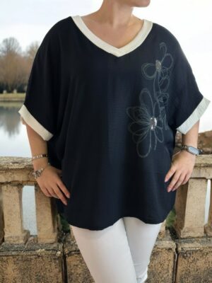 Μπλούζα με ιδιαίτερη floral λεπτομέρεια