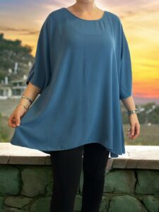 Γυναικεία μπλούζα με ελαφρώς καμπάνα μανίκια