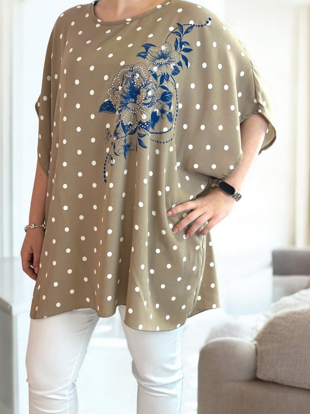 Must-have polka dot μπλούζα με floral detail