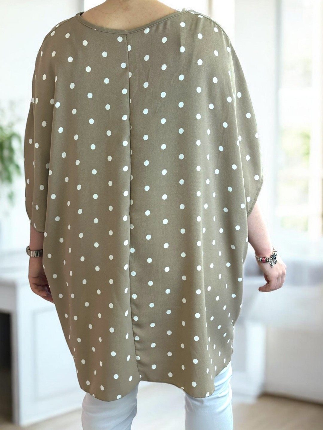 Must-have polka dot μπλούζα με floral detail