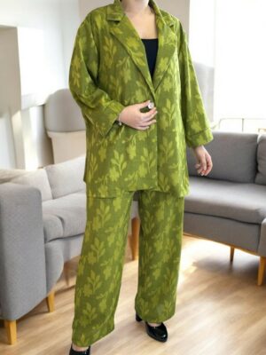 Το ανοιξιάτικο κοστούμι με υφή που ξεχωρίζει