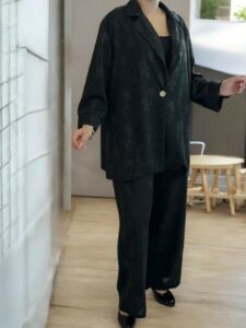 Το ανοιξιάτικο κοστούμι με υφή που ξεχωρίζει