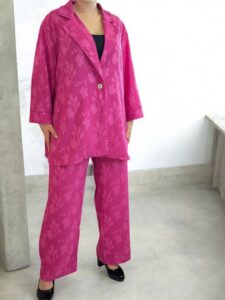 Το ανοιξιάτικο κοστούμι με υφή που ξεχωρίζει