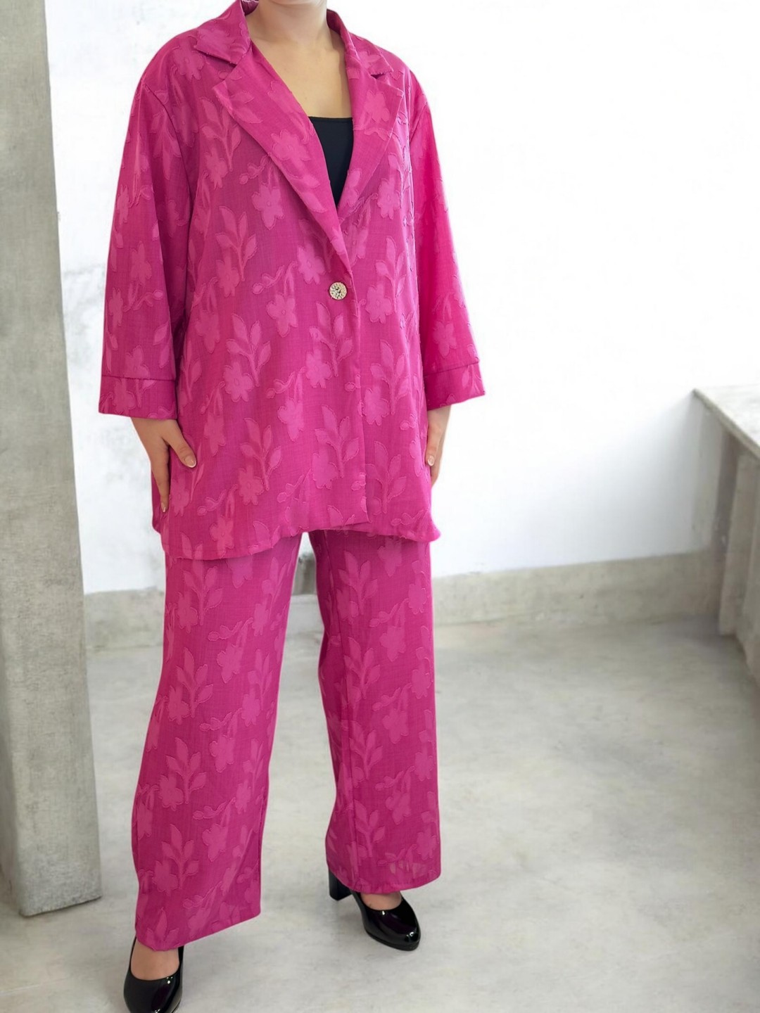 Το ανοιξιάτικο κοστούμι με υφή που ξεχωρίζει