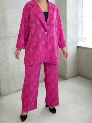 Το ανοιξιάτικο κοστούμι με υφή που ξεχωρίζει