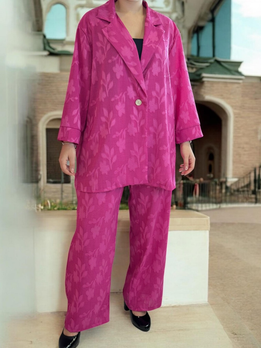 Το ανοιξιάτικο κοστούμι με υφή που ξεχωρίζει