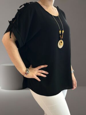 Η μπλούζα με τον φιόγκο που ξεχωρίζει