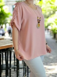 Η μπλούζα με τον φιόγκο που ξεχωρίζει