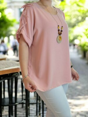 Η μπλούζα με τον φιόγκο που ξεχωρίζει