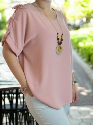 Η μπλούζα με τον φιόγκο που ξεχωρίζει