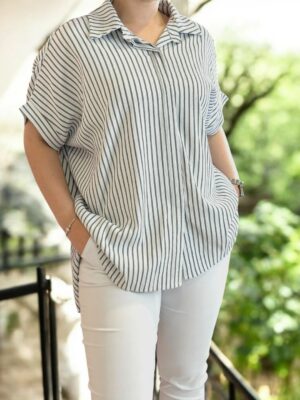 Το ριγέ πουκάμισο με ασυμμετρία που ξεχωρίζει