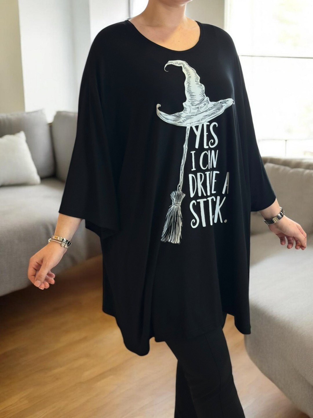 Μαύρο μπλουζοφόρεμα με εντυπωσιακή στάμπα μάγισσα