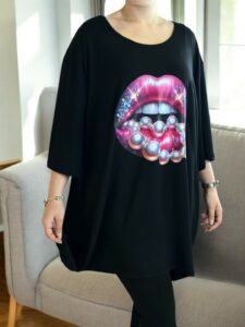 Άνετο μπλουζοφόρεμα  φόρεμα με lips και διακοσμητικές πέρλες