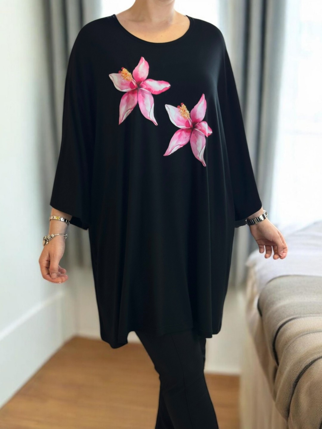 Μαύρο μπλουζοφόρεμα με ροζ λουλούδια
