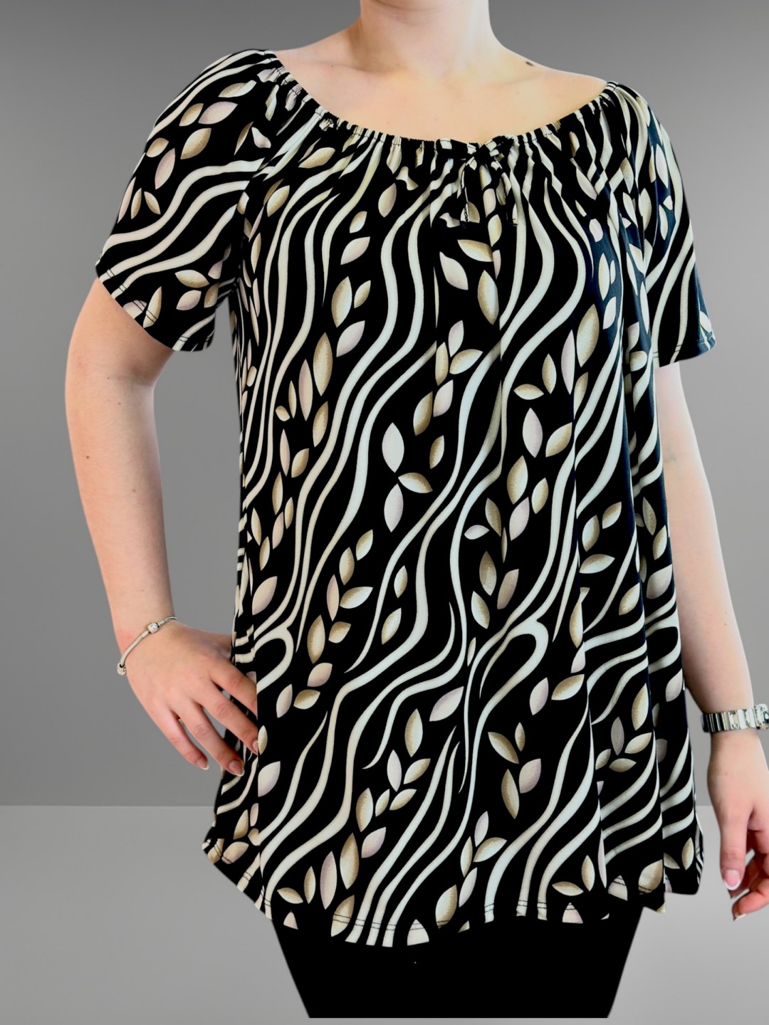 Μπλούζα με λάστιχο στους ώμους και άνετη εφαρμογή