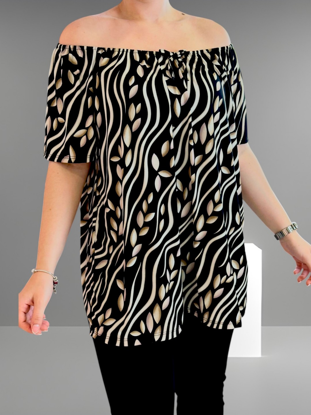 Μπλούζα με λάστιχο στους ώμους και άνετη εφαρμογή