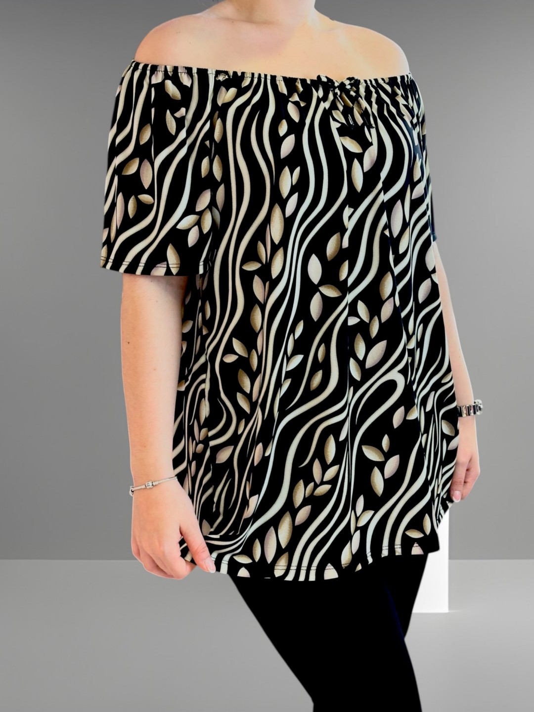 Μπλούζα με λάστιχο στους ώμους και άνετη εφαρμογή