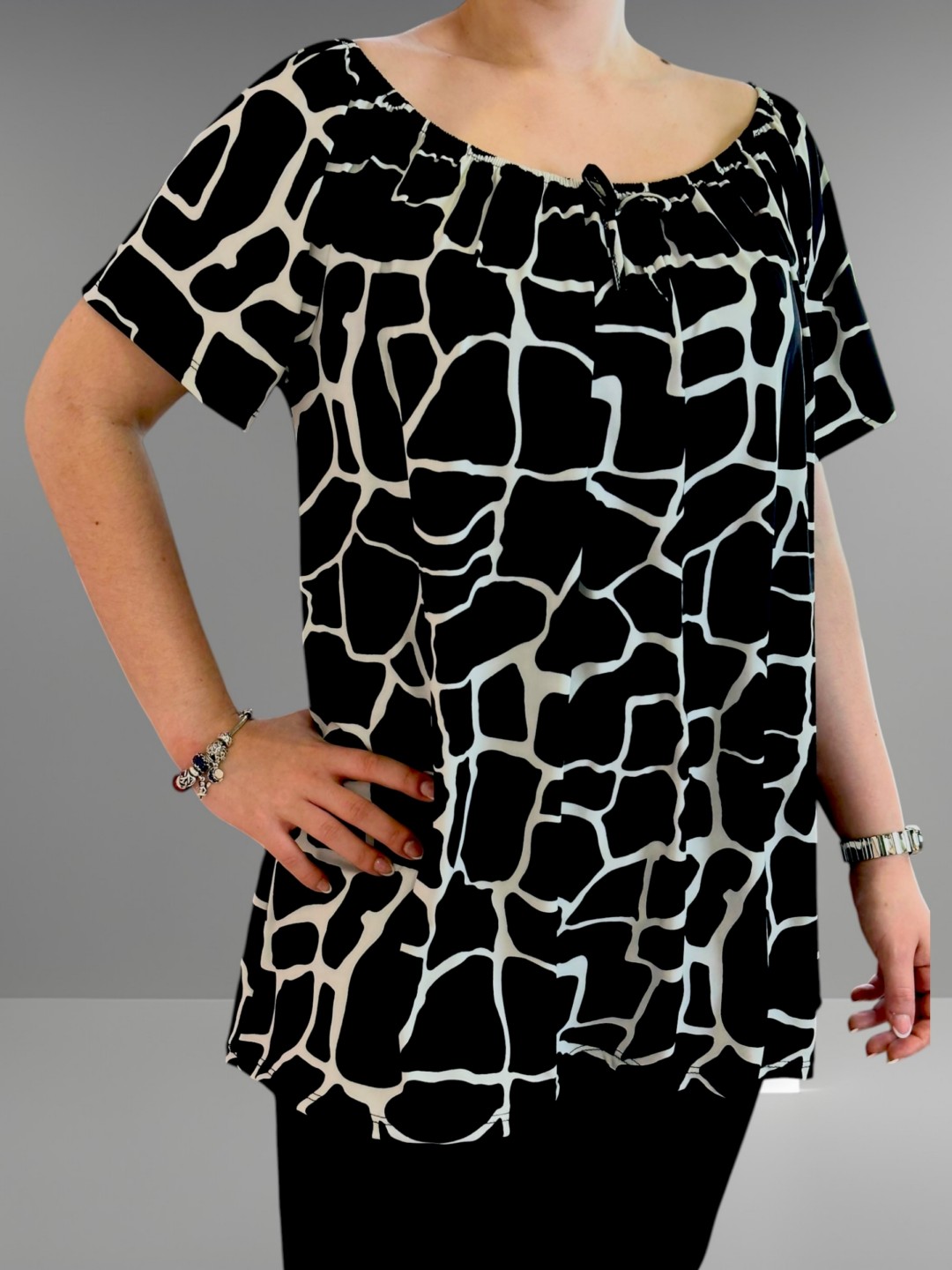 Μπλούζα με λάστιχο στους ώμους και άνετη εφαρμογή