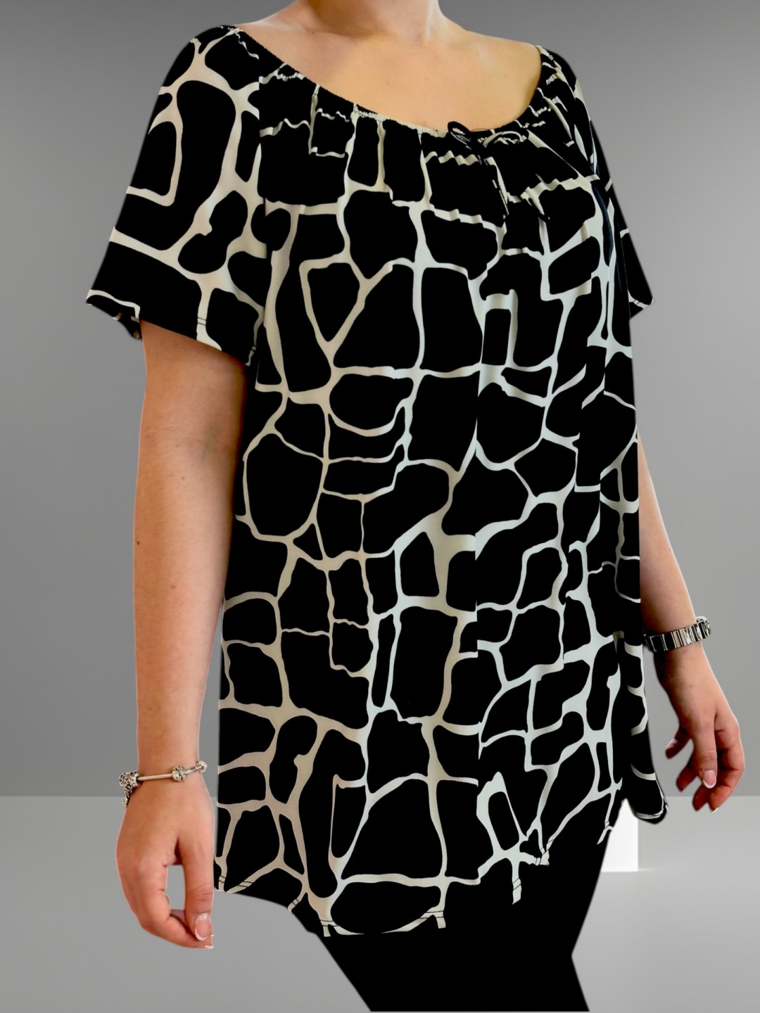 Μπλούζα με λάστιχο στους ώμους και άνετη εφαρμογή