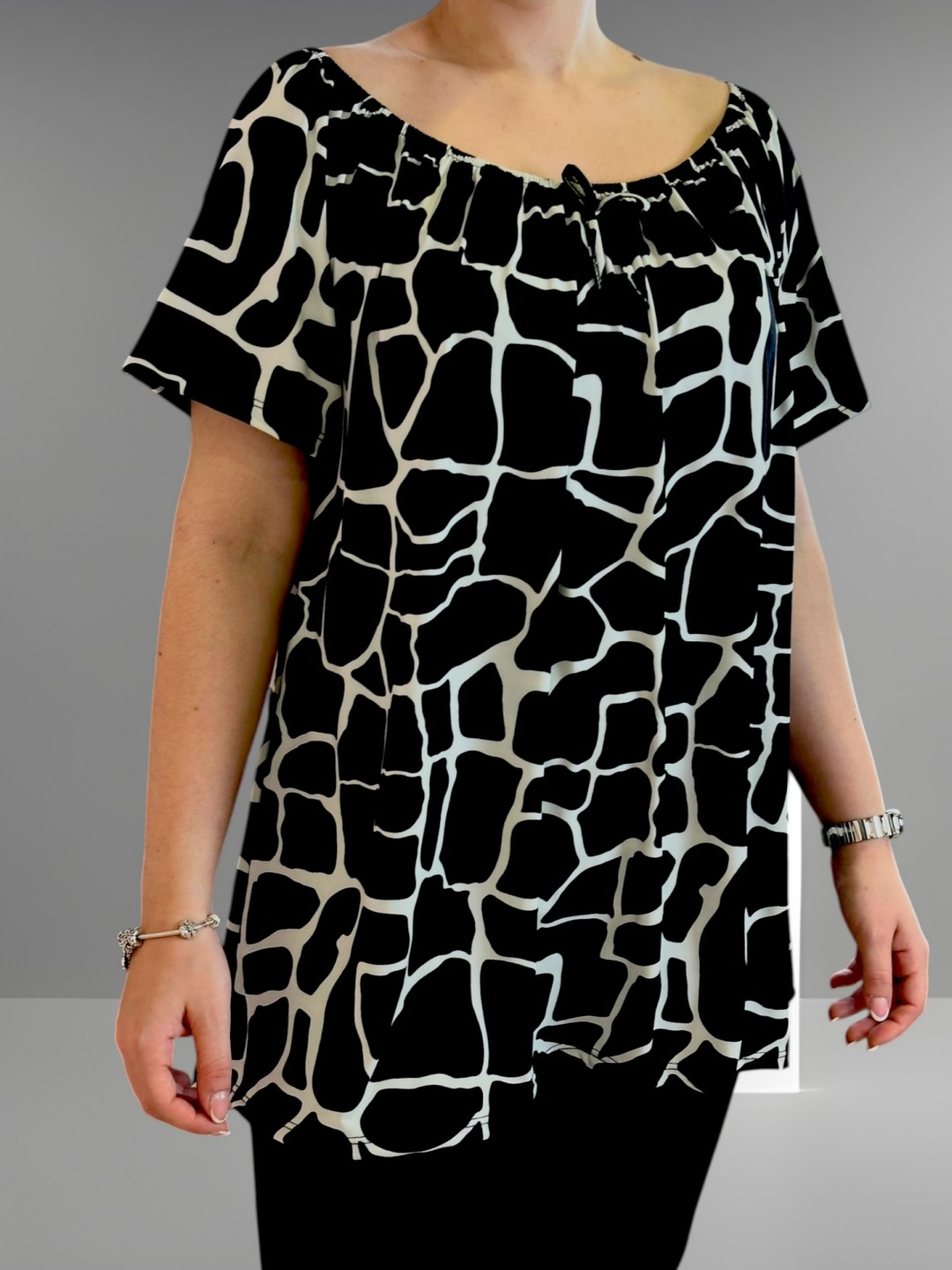 Μπλούζα με λάστιχο στους ώμους και άνετη εφαρμογή