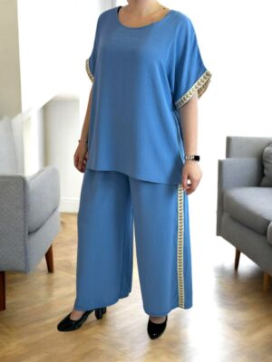 Γυναικείο σετ με πλαϊνή λεπτομέρεια