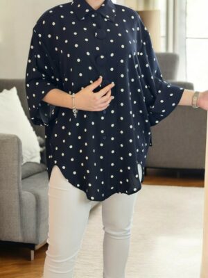 Κομψό πουά πουκάμισο