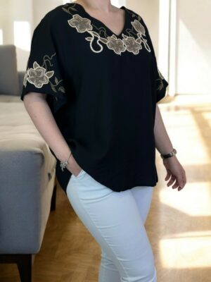 Μπλούζα με φίνα κεντητή floral λεπτομέρεια