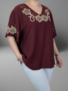 Μπλούζα με φίνα κεντητή floral λεπτομέρεια