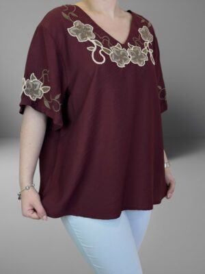 Μπλούζα με φίνα κεντητή floral λεπτομέρεια