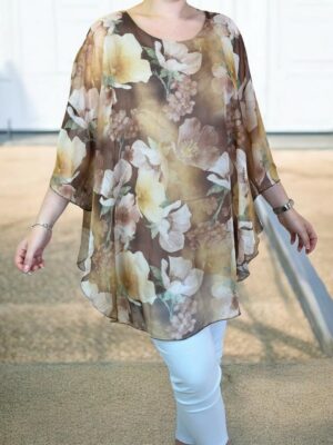 Η μπλούζα μουσελίνα που χαρίζει αέρινη κίνηση