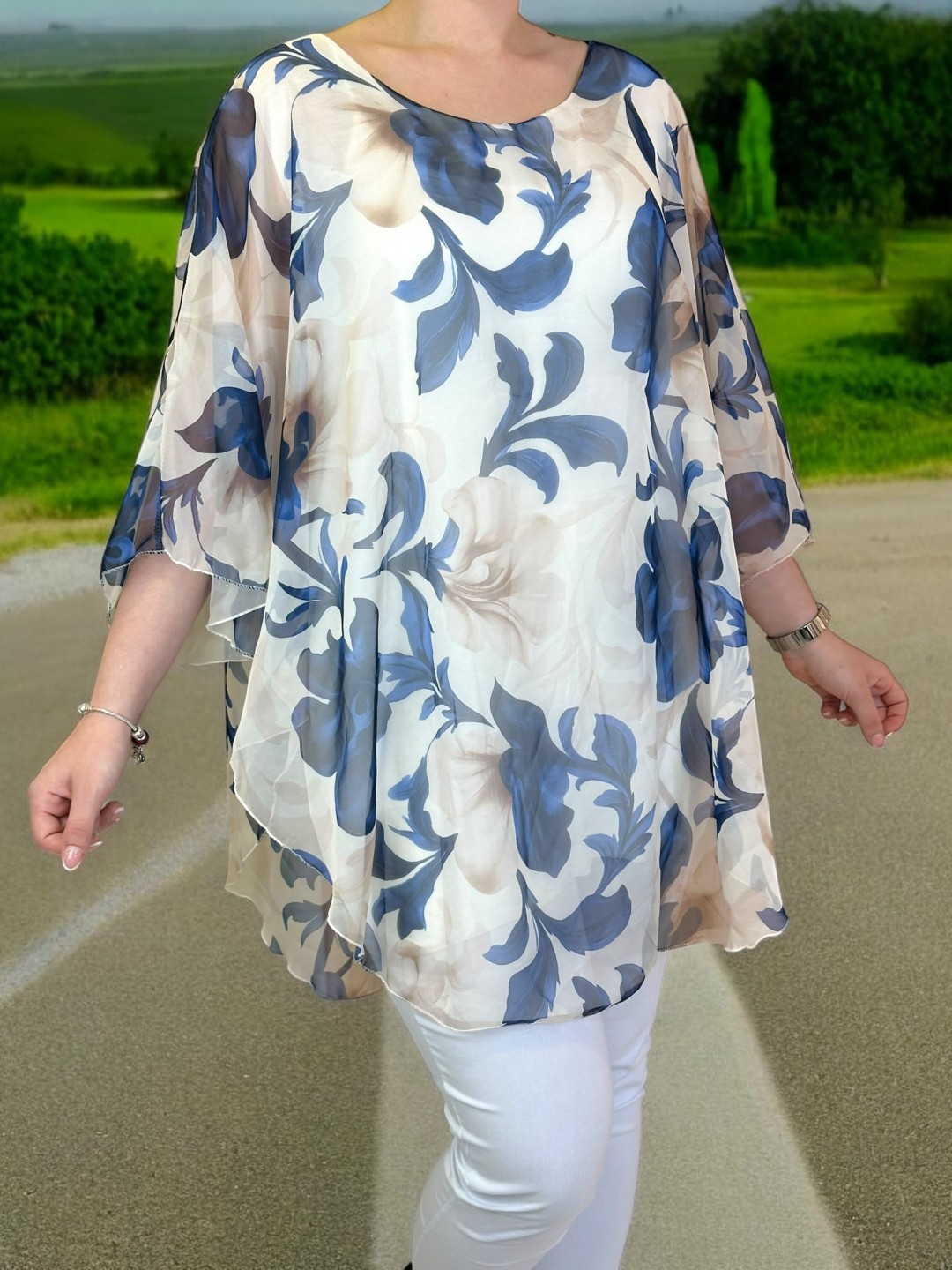 Η μπλούζα μουσελίνα που χαρίζει αέρινη κίνηση