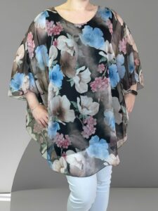 Η μπλούζα μουσελίνα που χαρίζει αέρινη κίνηση