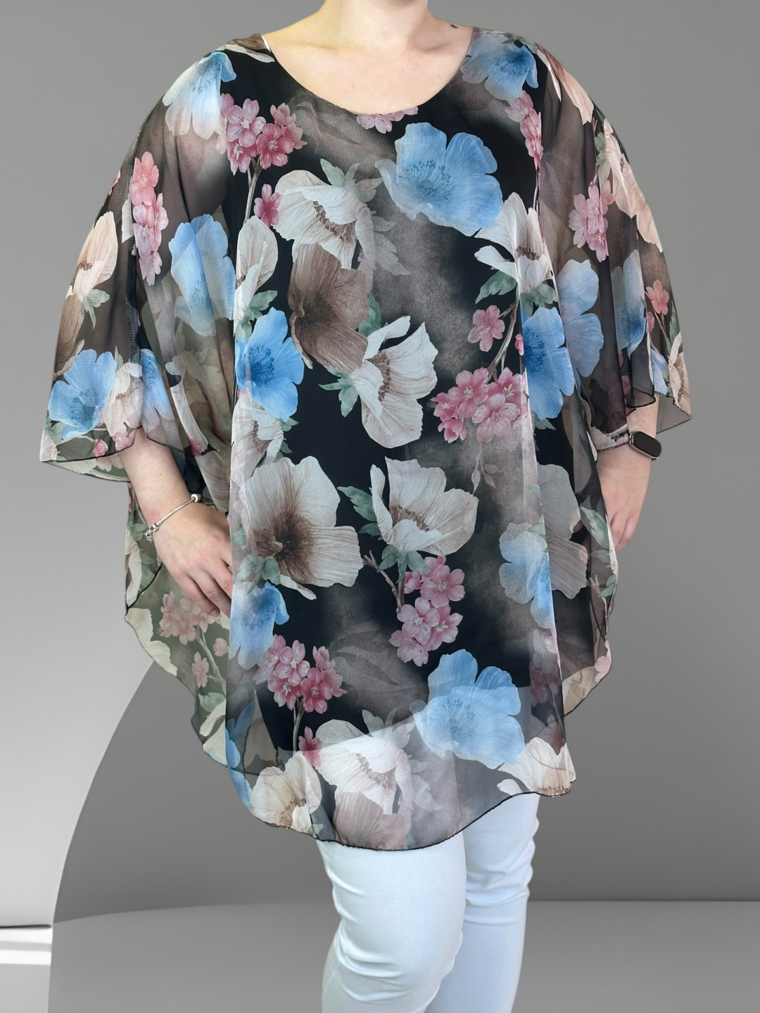 Η μπλούζα μουσελίνα που χαρίζει αέρινη κίνηση