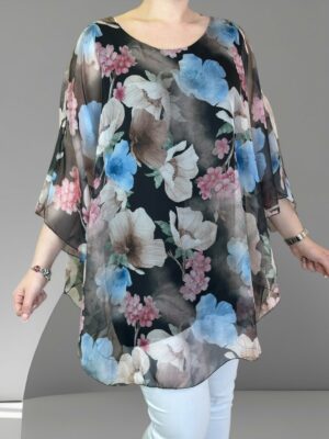 Η μπλούζα μουσελίνα που χαρίζει αέρινη κίνηση