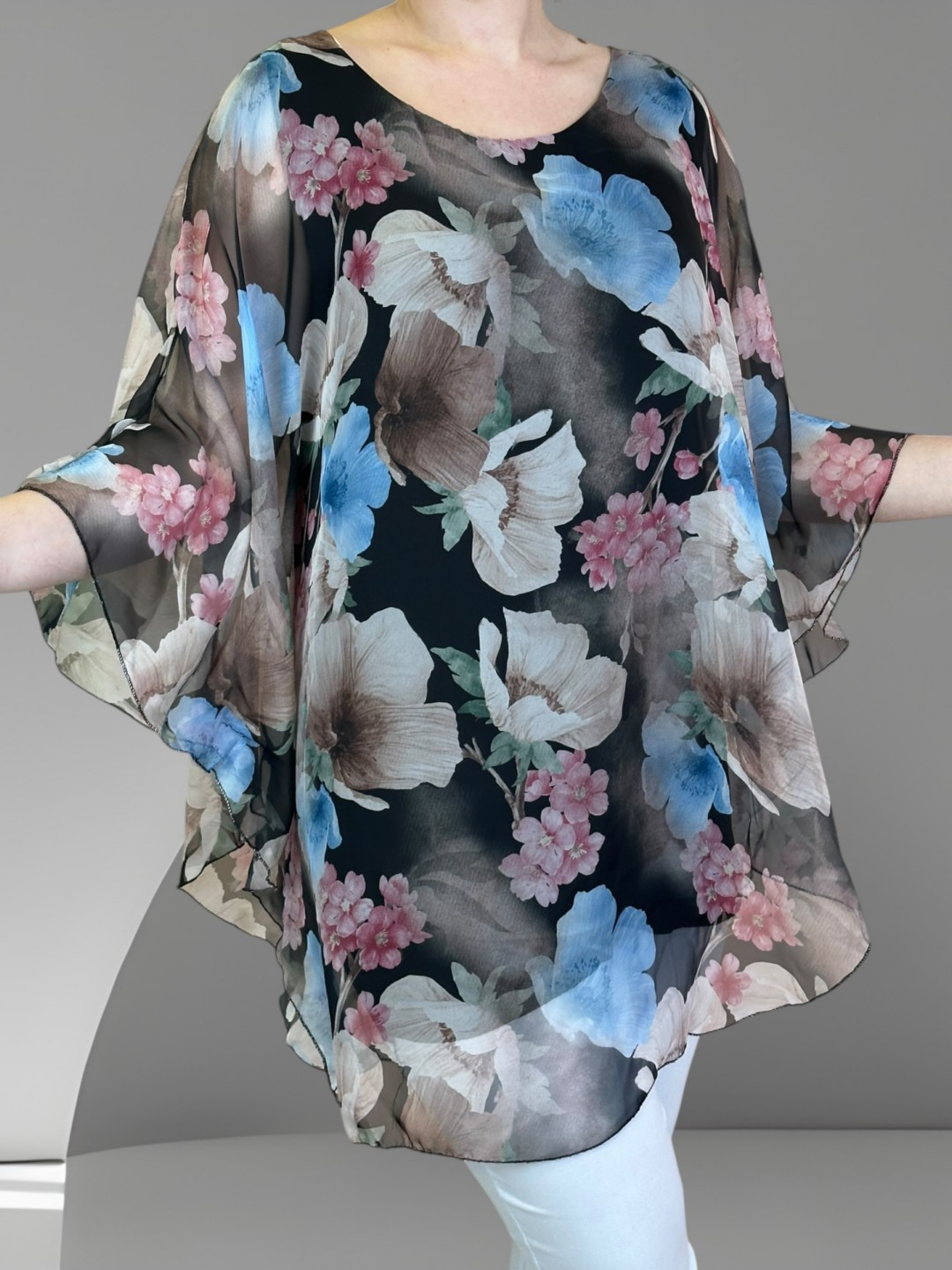 Η μπλούζα μουσελίνα που χαρίζει αέρινη κίνηση