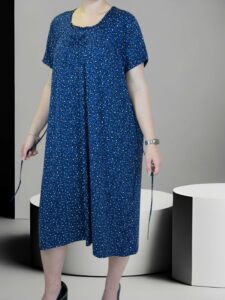 Φόρεμα με δέσιμο που αγκαλιάζει το σώμα