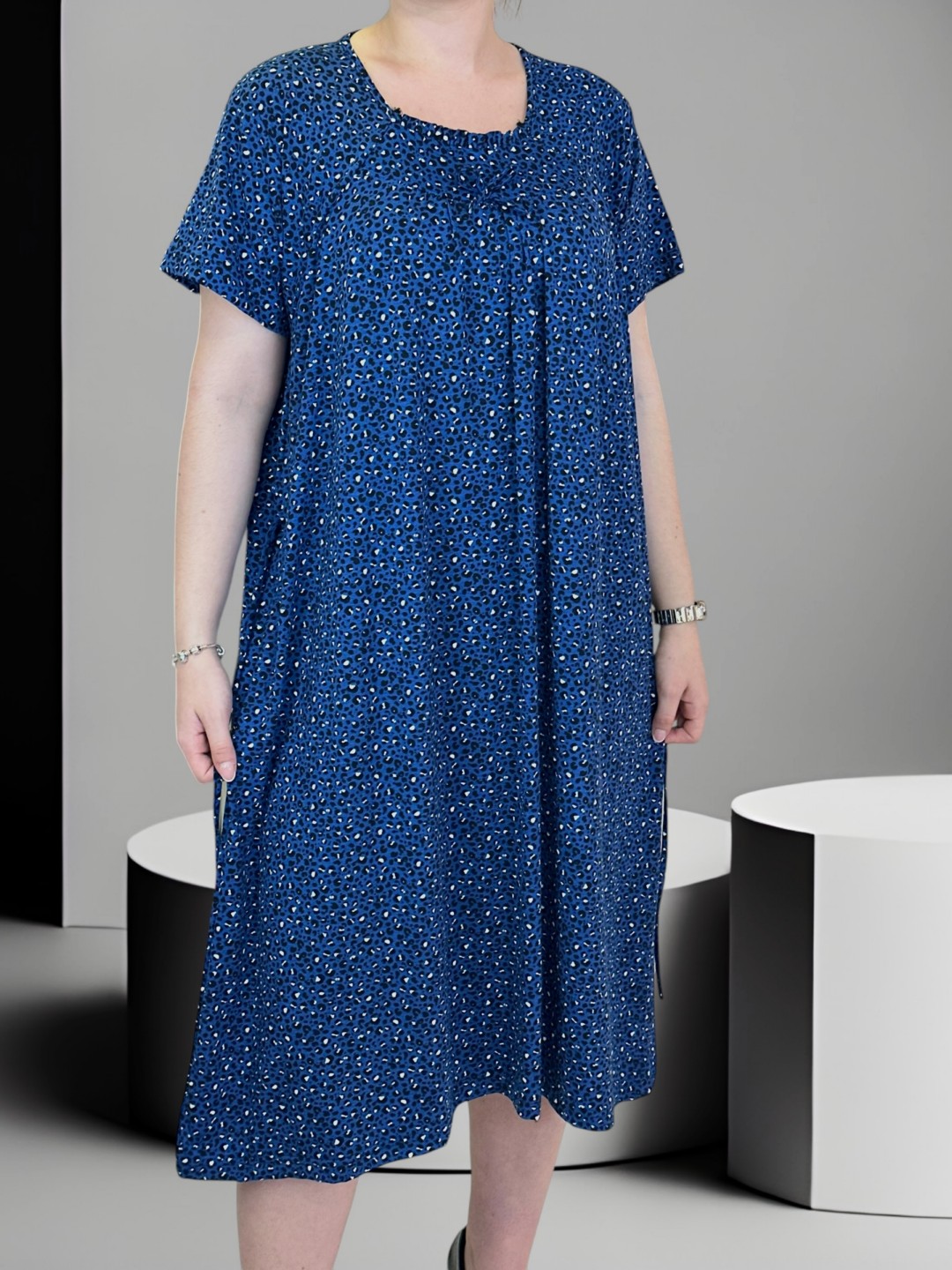 Φόρεμα με δέσιμο που αγκαλιάζει το σώμα