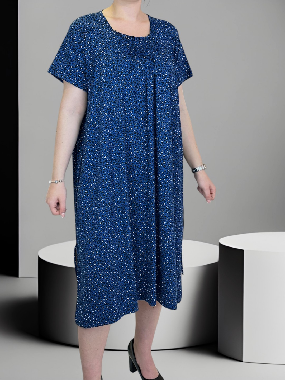 Φόρεμα με δέσιμο που αγκαλιάζει το σώμα