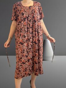 Φόρεμα με δέσιμο που αγκαλιάζει το σώμα