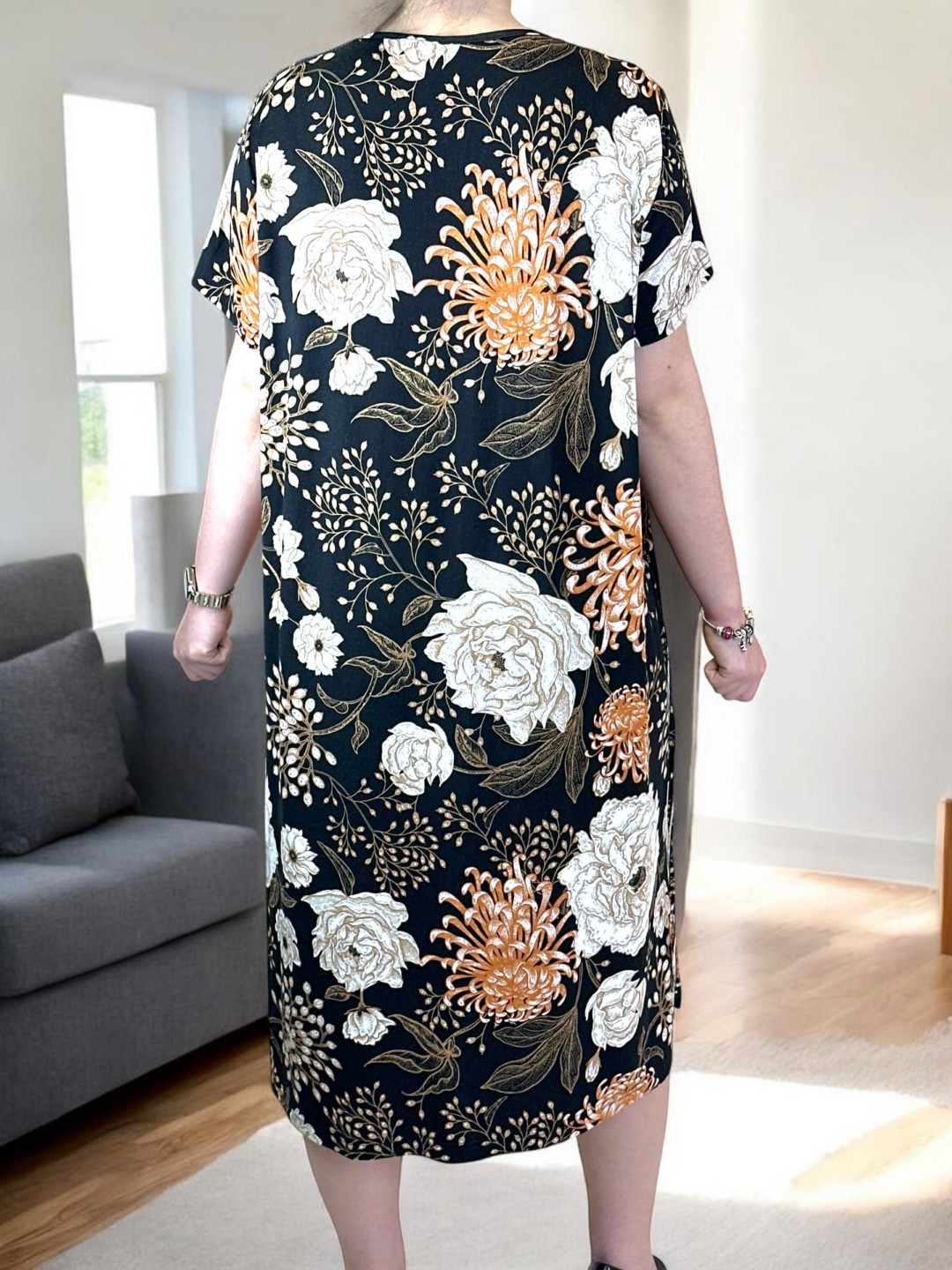 Φόρεμα με δέσιμο που αγκαλιάζει το σώμα