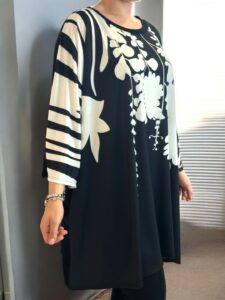 Η plus size μπλούζα με τα σχέδια που ξεχωρίζει