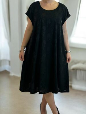 Φόρεμα με ανάγλυφη υφή και άνετη εφαρμογή