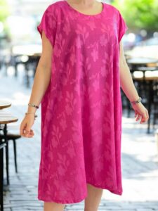 Φόρεμα με ανάγλυφη υφή και άνετη εφαρμογή