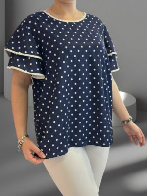 Elegant πουά μπλούζα με φίνα βολάν μανίκια