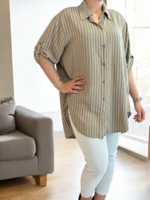 Ριγέ πουκάμισο με μοντέρνο ασύμμετρο σχέδιο