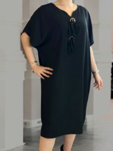 Minimal φόρεμα με κουμπιά που κάνουν τη διαφορά
