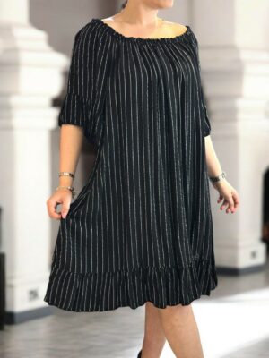 Φόρεμα με off shoulder γραμμή και μοντέρνα ρίγα