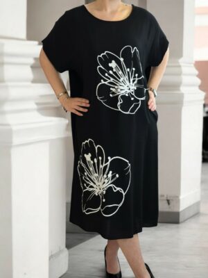 Elegant φόρεμα με εντυπωσιακά floral μοτίβα