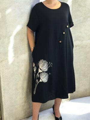 Μαύρο φόρεμα με ξεχωριστό σχέδιο στο κάτω μέρος