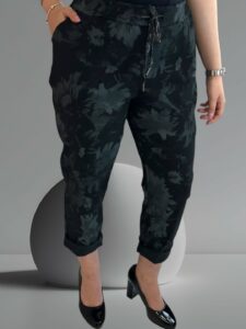 Το floral παντελόνι που συνδυάζει άνεση & στυλ